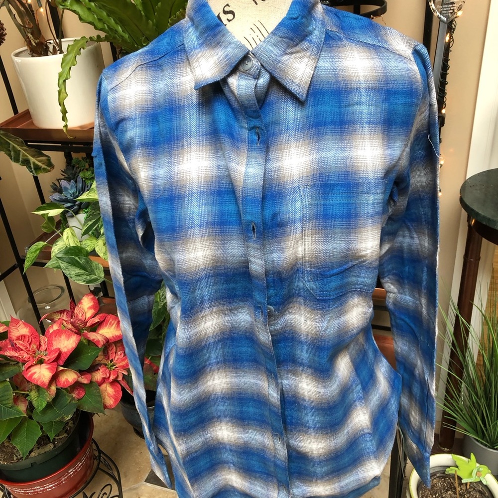 New with tags womens  cozy flannel shirt.